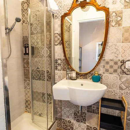 Noi Luxury Colosseum *